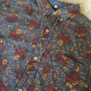Men’s light floral short sleeve button down